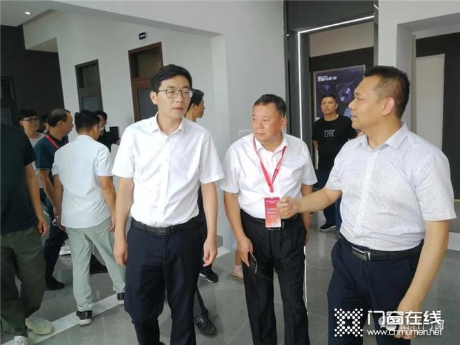 大咖访团来访,江西安义县领导团参观富轩门窗门窗总部