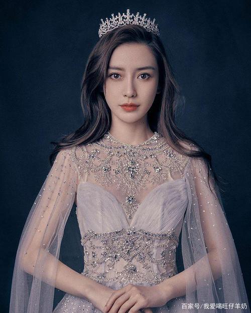 杨颖穿过的仙女高定礼服,波光粼粼太美了~颜值超高身材棒!