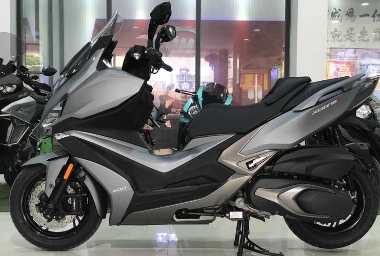 新款台产光阳赛艇s400你更喜欢哪种配色呢
