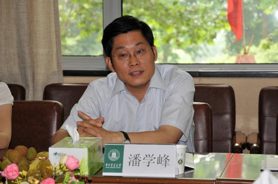 农业部人事劳动司副司长潘学峰一行来校考察