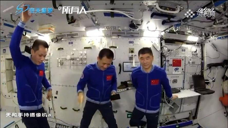 太空出差三人组周末怎么过跑步听音乐打乒乓球