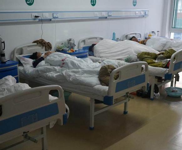 三甲级医院普通住院部的病床很难有床位,常规是多人病房,就诊