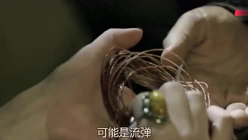 金陵十三钗:豆蔻香兰被鬼子抓住,被神父找到时,死状让人愤恨!