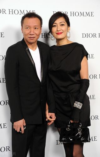 孟广美与老公亮相50多岁了依然光彩夺目