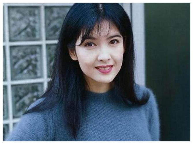 和李嘉欣争豪门,又同周慧敏抢男友,却惨遭骗色?52岁仍