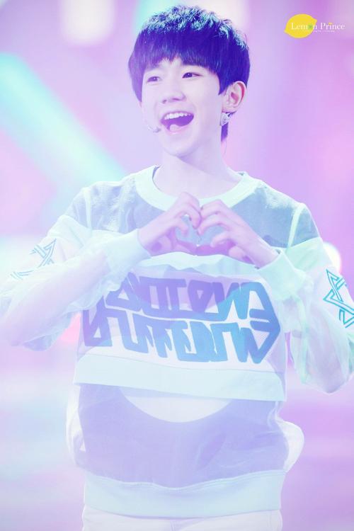 王源 北京卫视春晚 cr:lemonprince1108