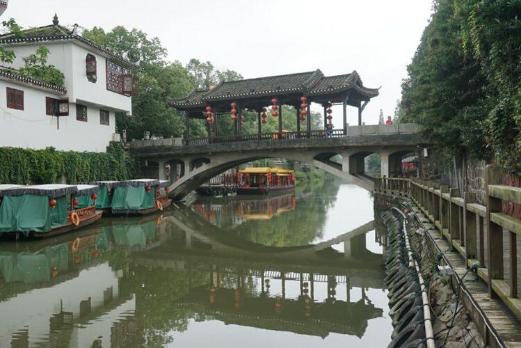 古镇廊桥
