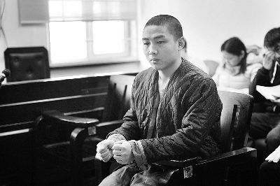 今天上午,小斌在朝阳法院受审 摄/记者唐宁