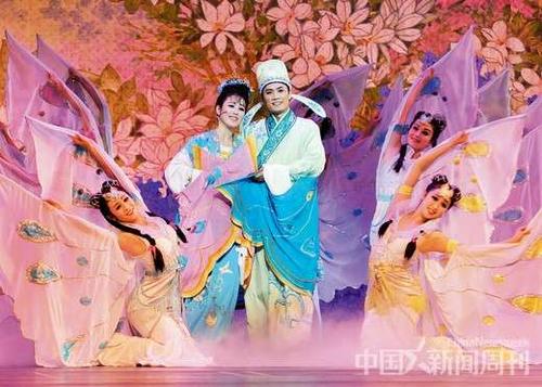 朝鲜血海歌剧团在中国内地巡演古典名著《梁山伯与祝英台》时的剧照