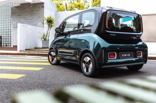 微型电动车哪个品牌好?推荐宝骏kiwi ev,抢先价6.98万