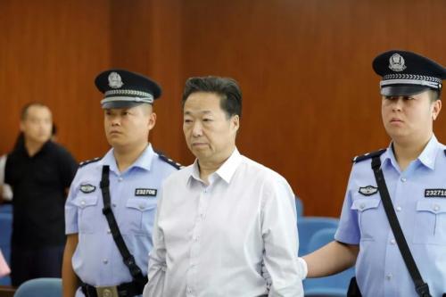 延寿县委原书记封殿辉因受贿罪被判处有期徒刑十年六个月
