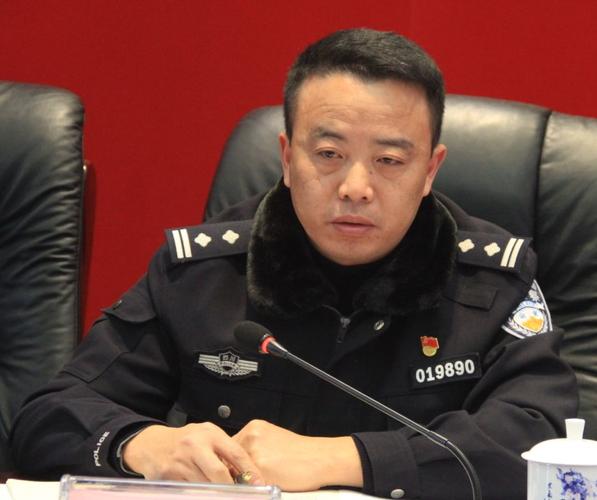 自贡公安交警召开交通管理新闻通气会
