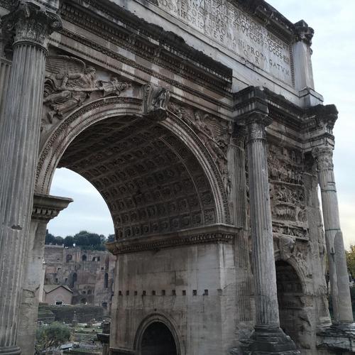 2020塞维鲁凯旋门游玩攻略,可能就是因为圣彼得的缘 故,.