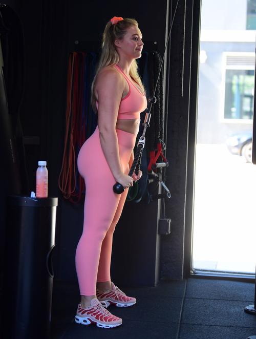 大码超模伊斯克·拉劳伦斯现身纽约,她有着特别的魅力