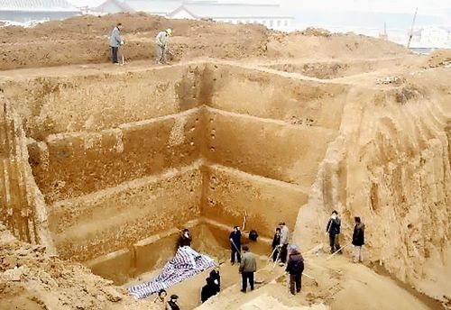 专家分析上蔡在战国时是蔡国属地,根据其建造等级和出土铭文可以推断