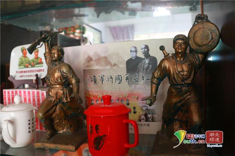 红安特有的红色旅游纪念品 中国青年网记者 叶小玲摄