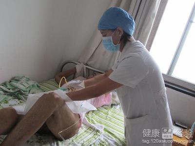 起初刚给家里的患者导尿,都会造成他的疼痛,尤其是女性截瘫,患者尿道