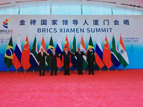 厦门金砖会晤五国领导人合影(中评社图片)
