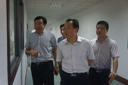 夷陵区委副书记,区长卢斌到宇隆新能源调研指导