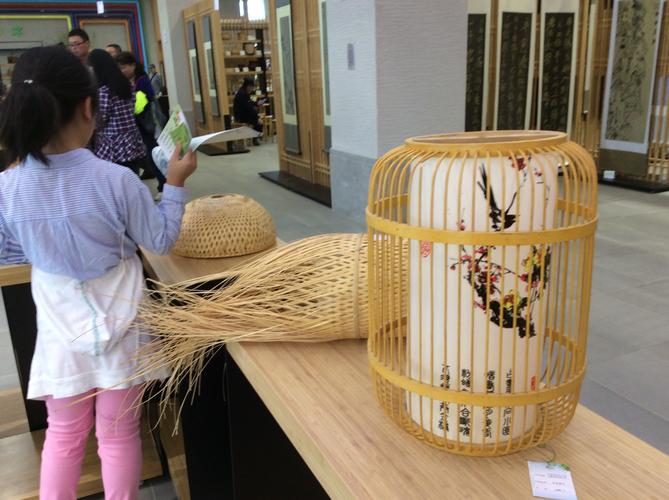 国庆假期家人游眉山湿地公园,青神竹编工艺展,中国首家湿地竹林.