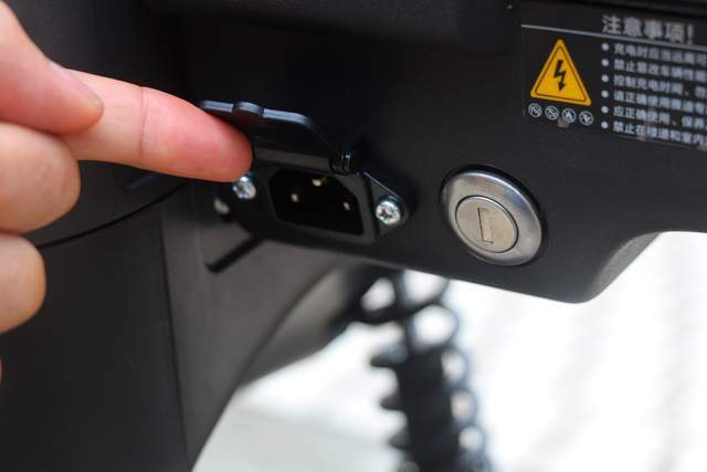 日常通勤接娃你真的需要一辆电动车吗雅迪欧逸电动车使用评测