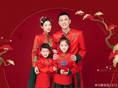 辽宁主帅杨鸣妻子晒幸福满满全家福 一儿一女甚是可爱