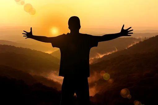 直击战疫热点丨2020年语文写作最新素材积累及范文详解