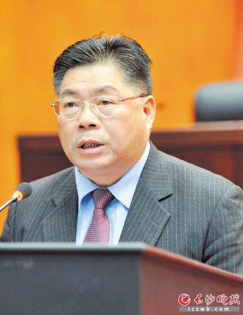 市城管局局长邓鹏宇