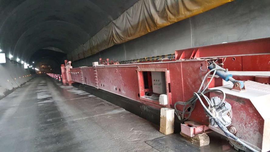 可满足12米和24米仰拱施工隧道液压仰拱栈桥仰拱钢模板仰拱台车