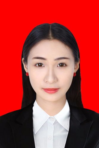 求大神帮我把这张照片p成黑色西装白色衬衫的,并且把白底换成红底