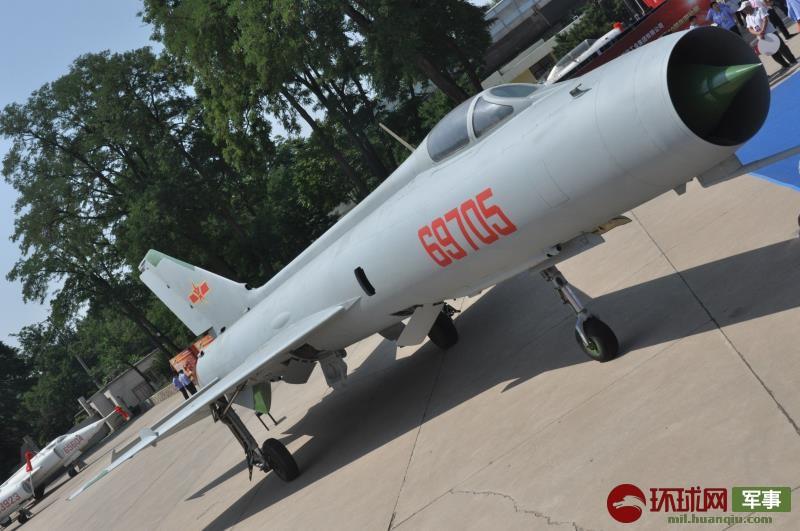 歼8战斗机首飞50周年歼8歼15成果展隆重揭幕