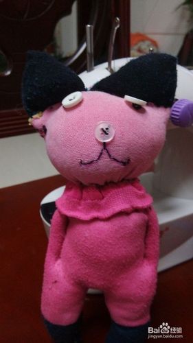 自己动手用废旧袜子做手工娃娃吧!