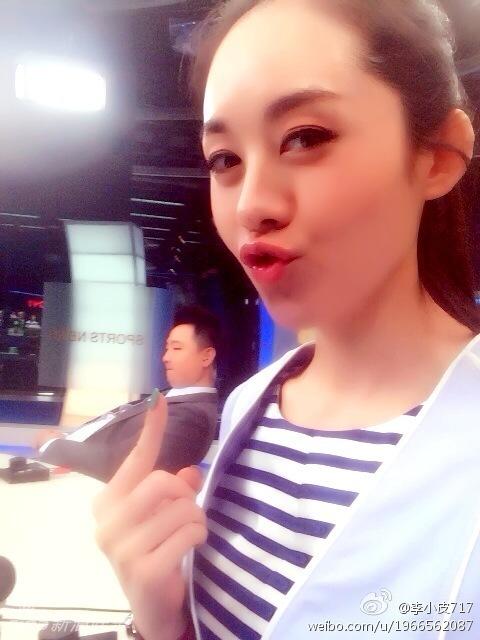 央五主播李蕊走红 美丽淡雅似氧气美女(组图)