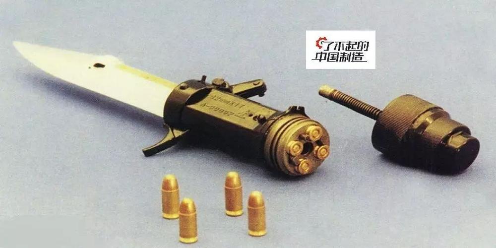 (装填好弹药的91式匕首枪)