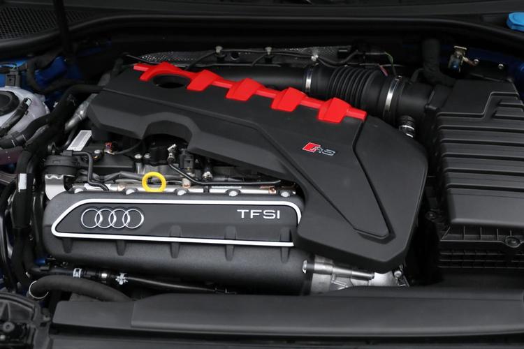 上街"扮猪吃老虎" 不说你知道它是台奥迪rs 3么?