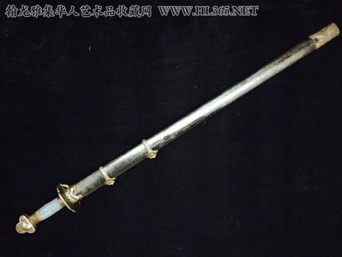 剑柄上的孔洞是用来穿手绳的,(手绳为防止单手使用刀剑脱手而发明的