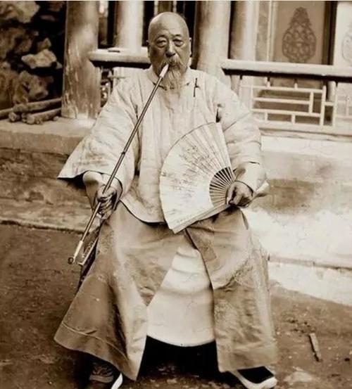 真实的清朝官员:图2纪晓岚,图5和珅帅气十足,图7是左宗棠