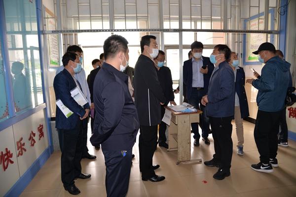 市教育局局长张扬,省督导组组长王立印分别作总结性发言,肯定了本溪县