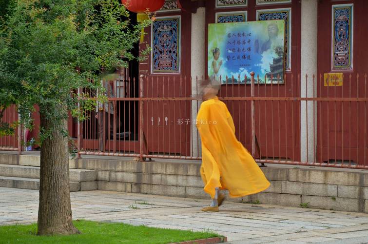 承天禅寺,位于福建省泉州市中心承天巷对面南俊巷东侧,又名月台寺