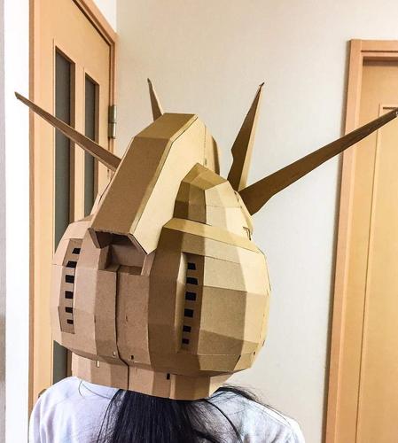 真爱粉制作高达纸箱头盔,不要问我爱不爱高达因为我既