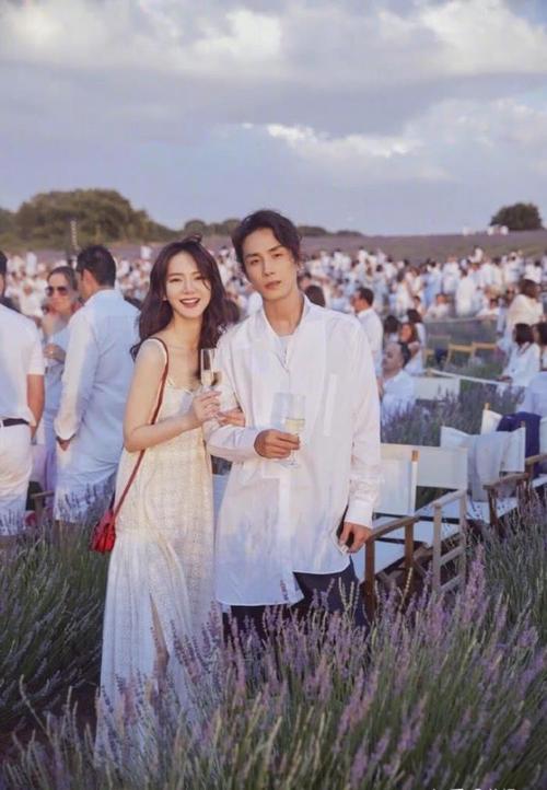 李承铉戚薇结婚照(戚薇李承铉婚纱照曝光)