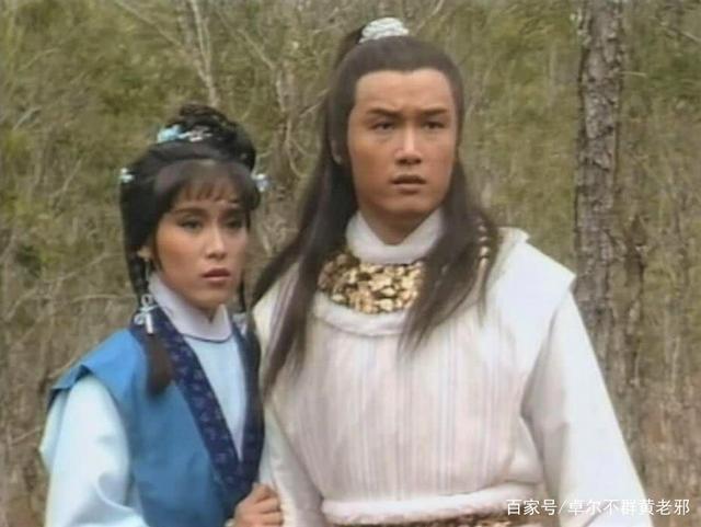 由少林寺僧人养大;张无忌由武当派的太师父张三丰和诸位师叔伯养大