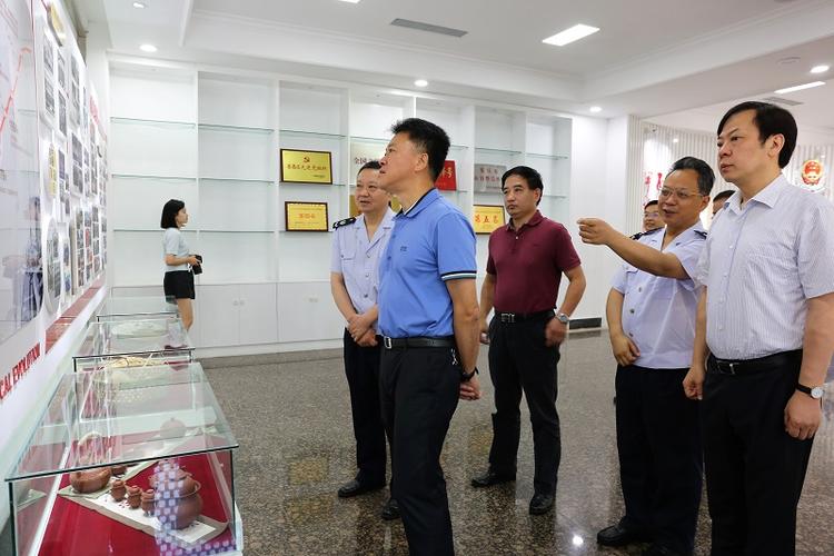 区委副书记,区长高洪波,区委常委,常务副区长常晓勇一行参观荣昌税务