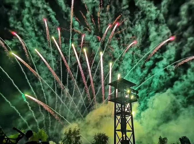 烟花表演时间:2020年5月30开始,每周六晚,木兰草原大型音乐烟花秀