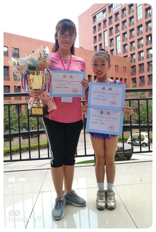 新港路小学的8位小同学今天第一次参加全省艺术体操锦标赛.