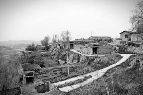 这个村能走的走了,出现了有户无人的光棍村,如今村民们特别幸福