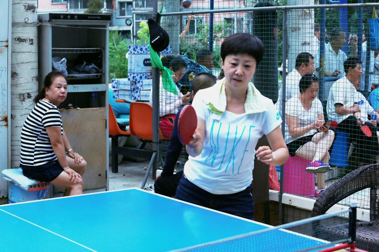 美丽的乒乓球运动员