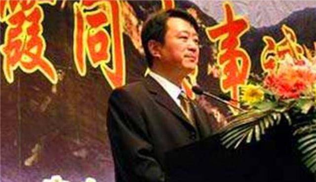 任长霞的丈夫:为老百姓免费打官司,08年去世和妻子合葬,年纪45_卫春晓