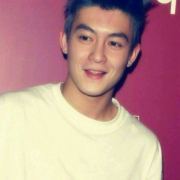 求陈冠希这个头像高清图