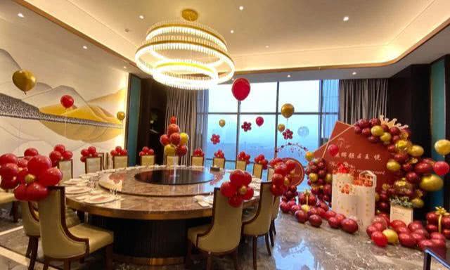 订婚宴场地该怎么布置